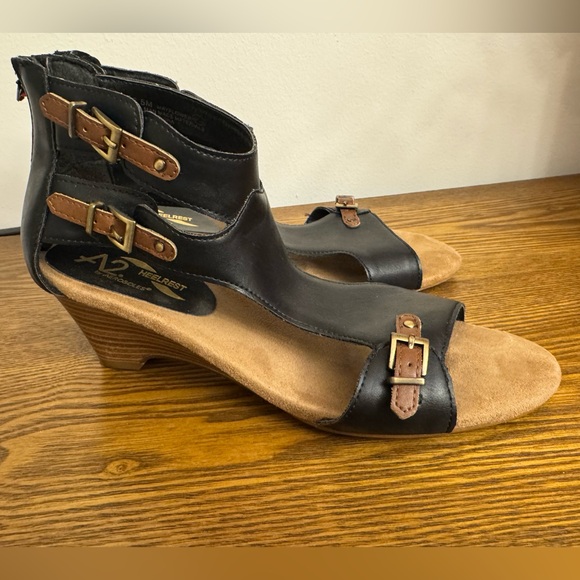 AEROSOLES Black and Brown Wedge Sandals Size 8.5 - Picture 4 of 16